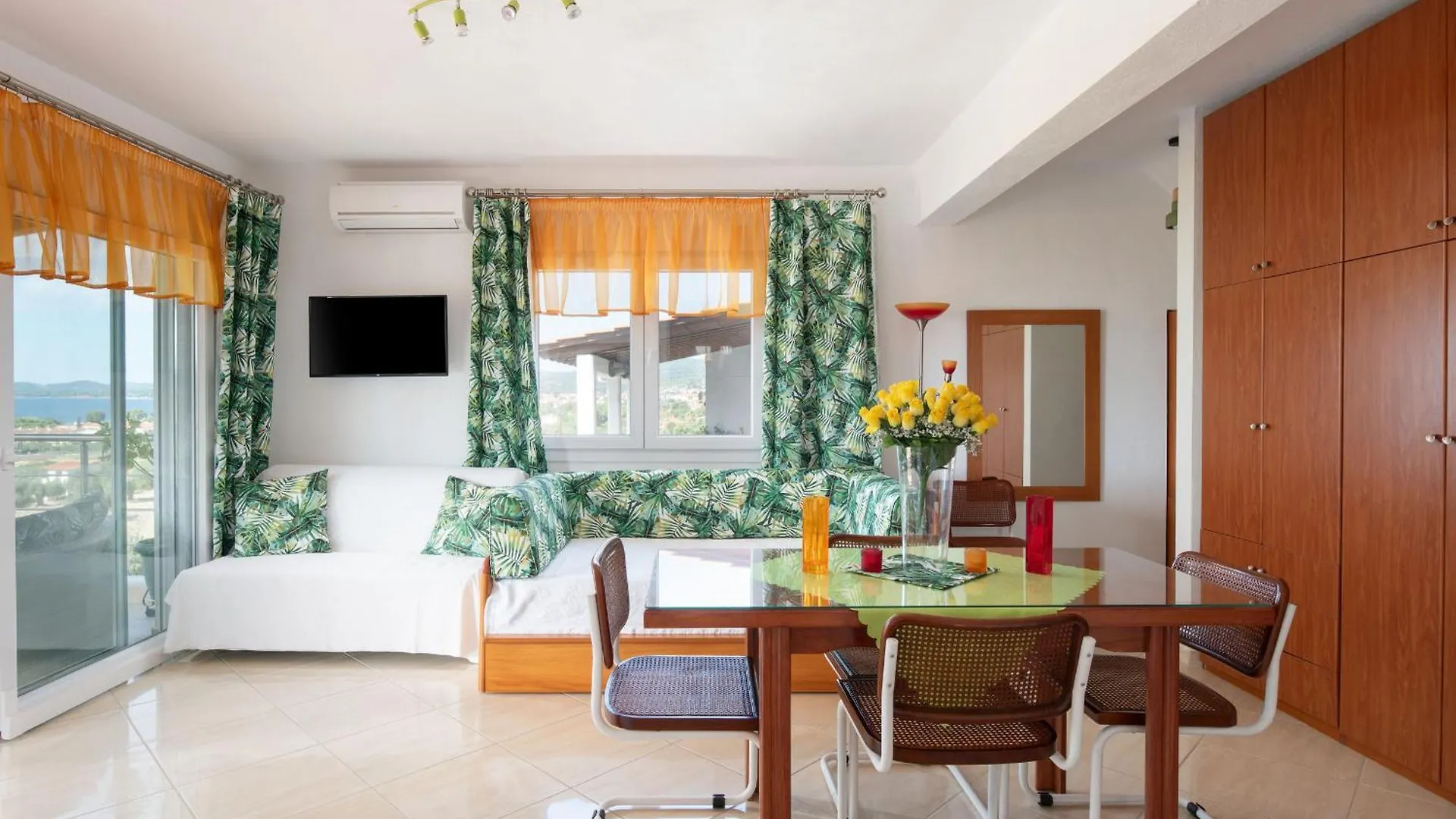 Luxury Apartment Никити 0*,